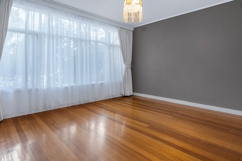 Photo - 6 Scotsburn Grove, Werribee VIC 3030 - Image 4