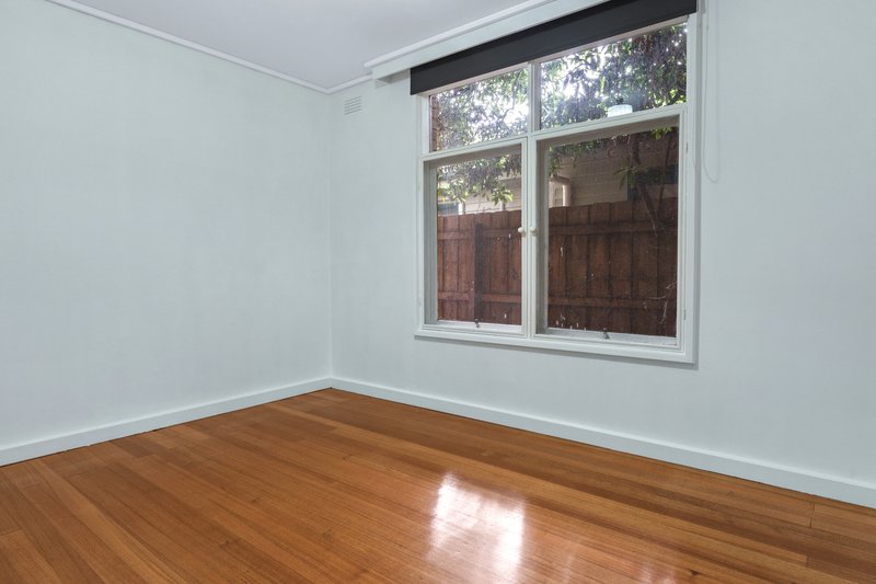 Photo - 6 Scotsburn Grove, Werribee VIC 3030 - Image 5