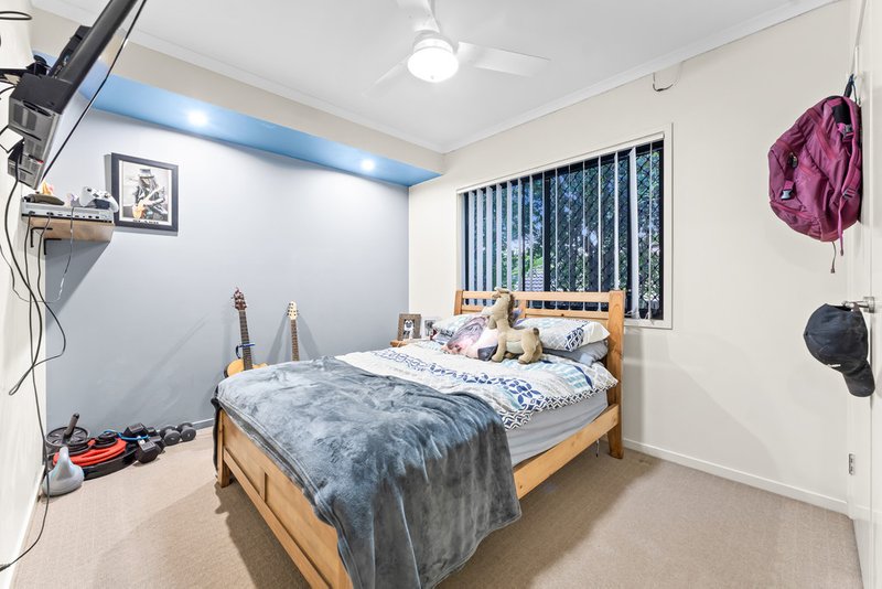 Photo - 6 Seabiscuit Crescent, Kallangur QLD 4503 - Image 13