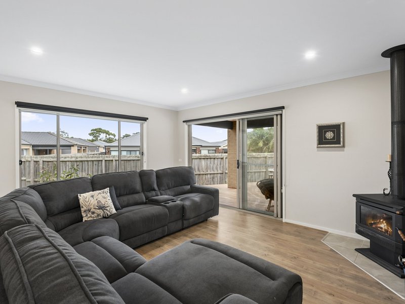 Photo - 6 Seaspray Court, Indented Head VIC 3223 - Image 5