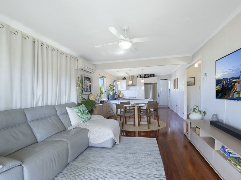 Photo - 6 Selcroft Street, Manly West QLD 4179 - Image 4