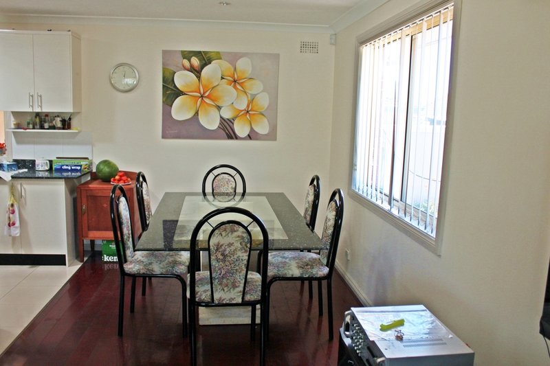 Photo - 6 Selwyn Place, Fairfield West NSW 2165 - Image 4