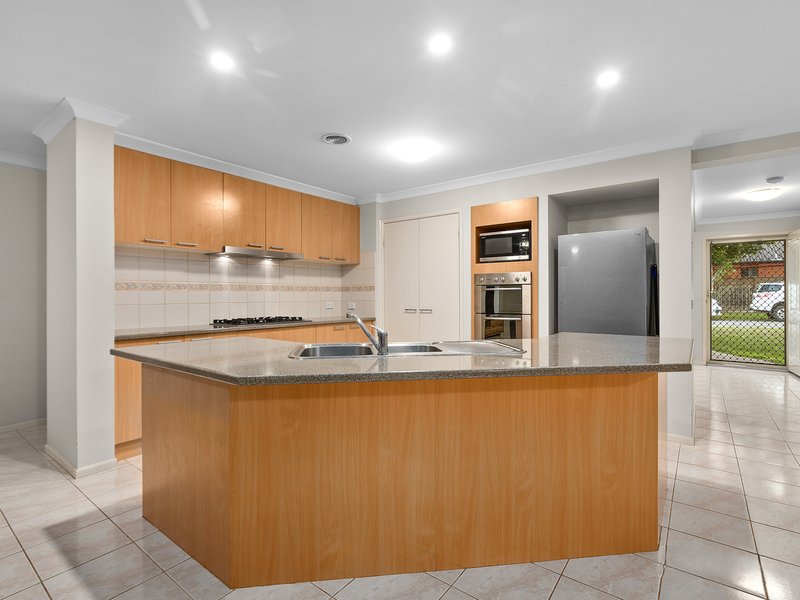 Photo - 6 Serrata Street, Cranbourne West VIC 3977 - Image 2