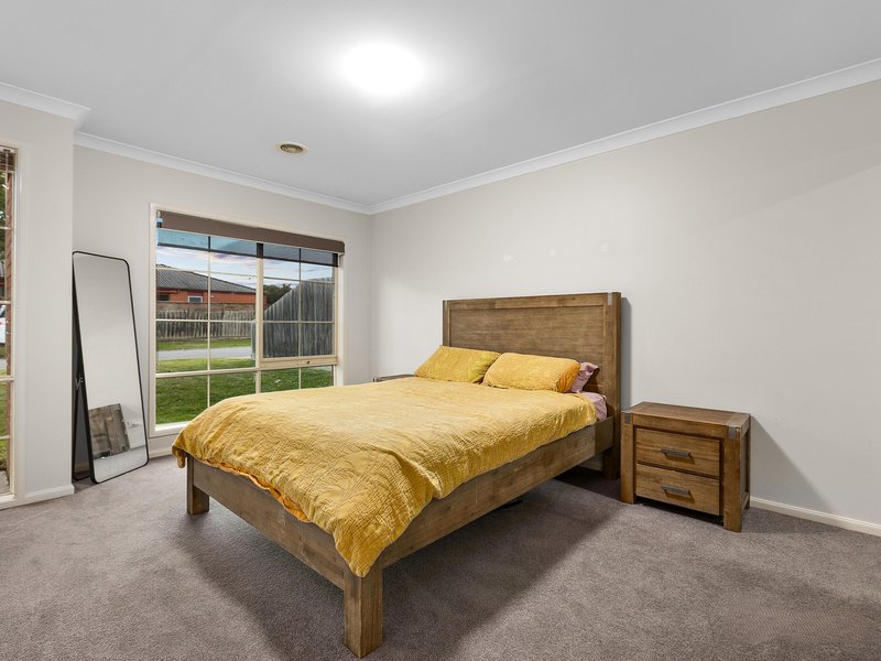 Photo - 6 Serrata Street, Cranbourne West VIC 3977 - Image 8