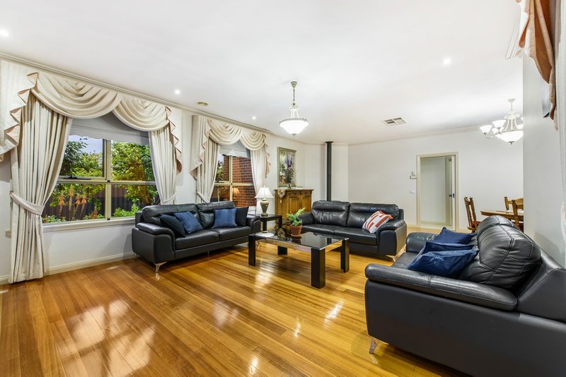 Photo - 6 Shannon Way, Sydenham VIC 3037 - Image 5