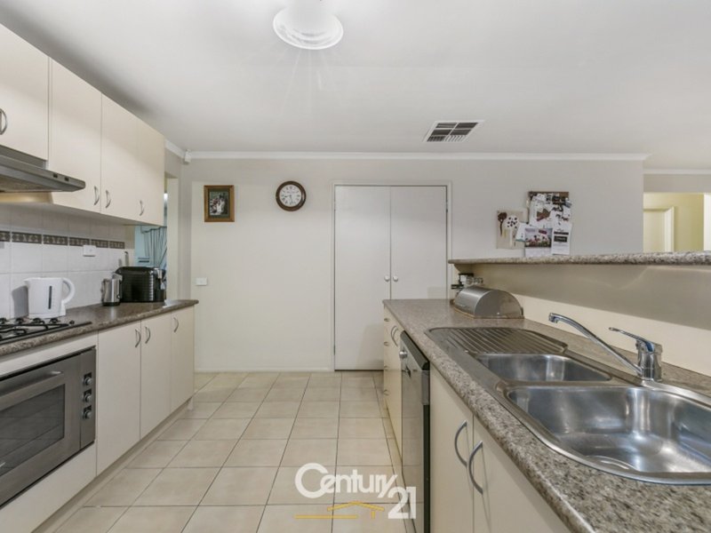 Photo - 6 Shearers Court, Pakenham VIC 3810 - Image 3