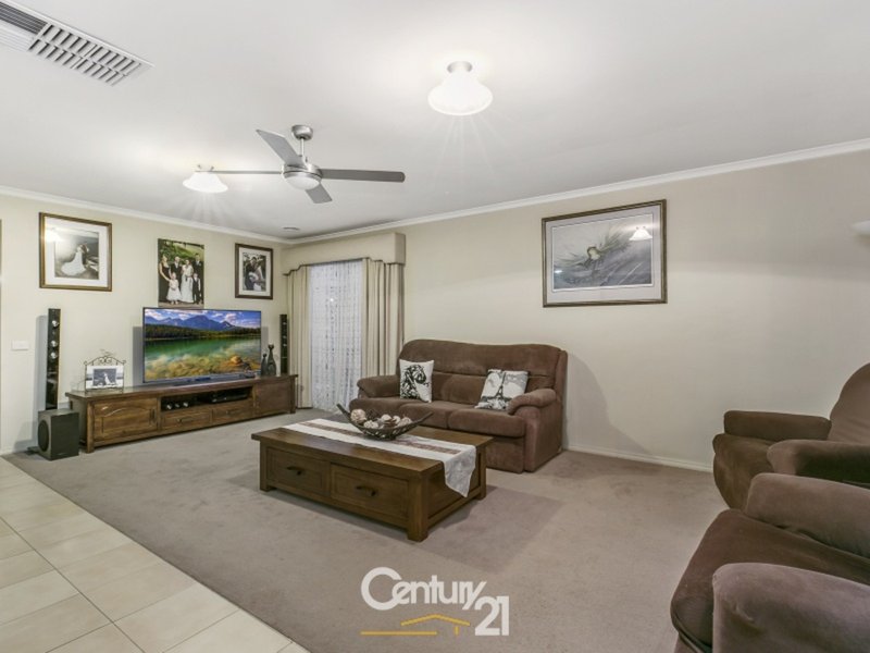 Photo - 6 Shearers Court, Pakenham VIC 3810 - Image 4