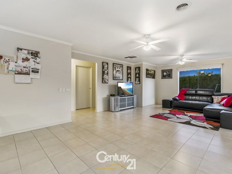 Photo - 6 Shearers Court, Pakenham VIC 3810 - Image 5