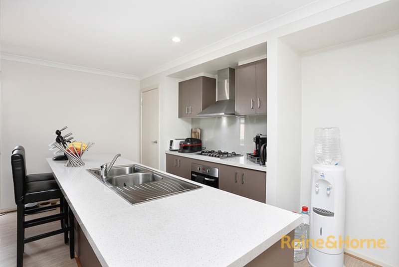 Photo - 6 Sherford Way, Melton South VIC 3338 - Image 2