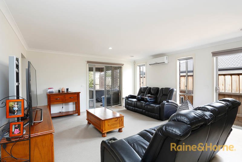 Photo - 6 Sherford Way, Melton South VIC 3338 - Image 3