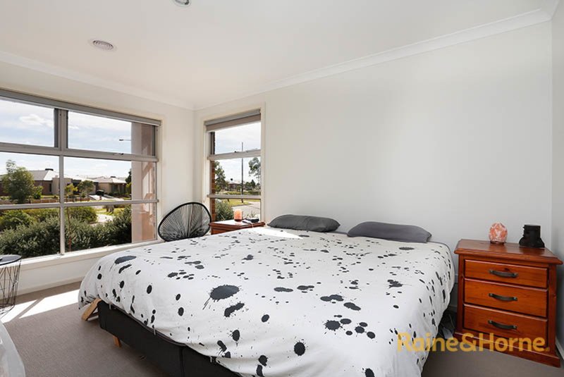 Photo - 6 Sherford Way, Melton South VIC 3338 - Image 4