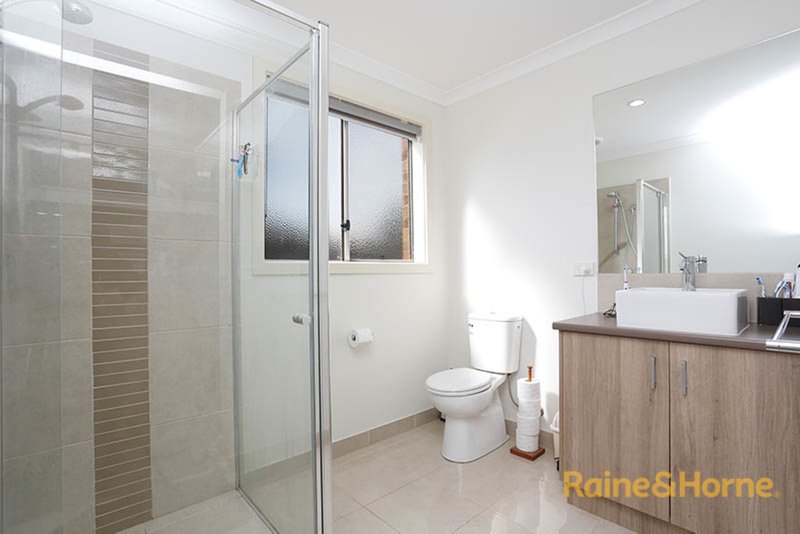 Photo - 6 Sherford Way, Melton South VIC 3338 - Image 5