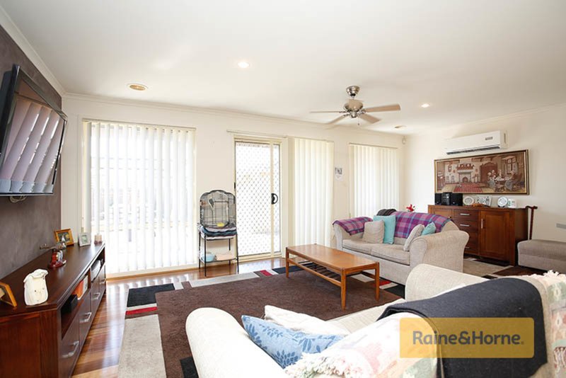 Photo - 6 Sherwood Place, Melton West VIC 3337 - Image 5