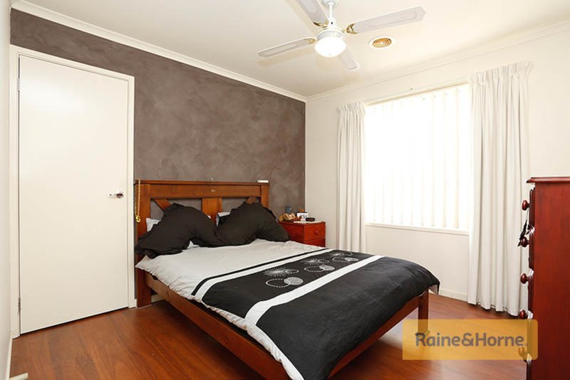 Photo - 6 Sherwood Place, Melton West VIC 3337 - Image 8