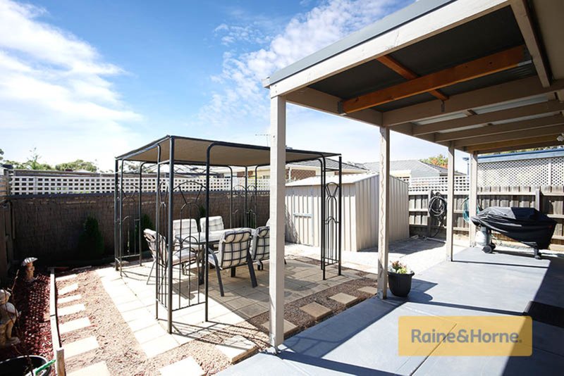 Photo - 6 Sherwood Place, Melton West VIC 3337 - Image 9