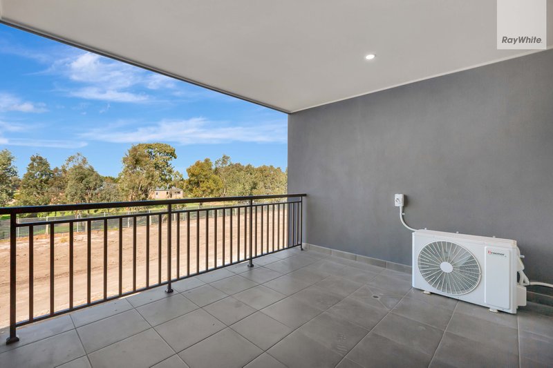 Photo - 6 Shingleback Walk, Mickleham VIC 3064 - Image 12