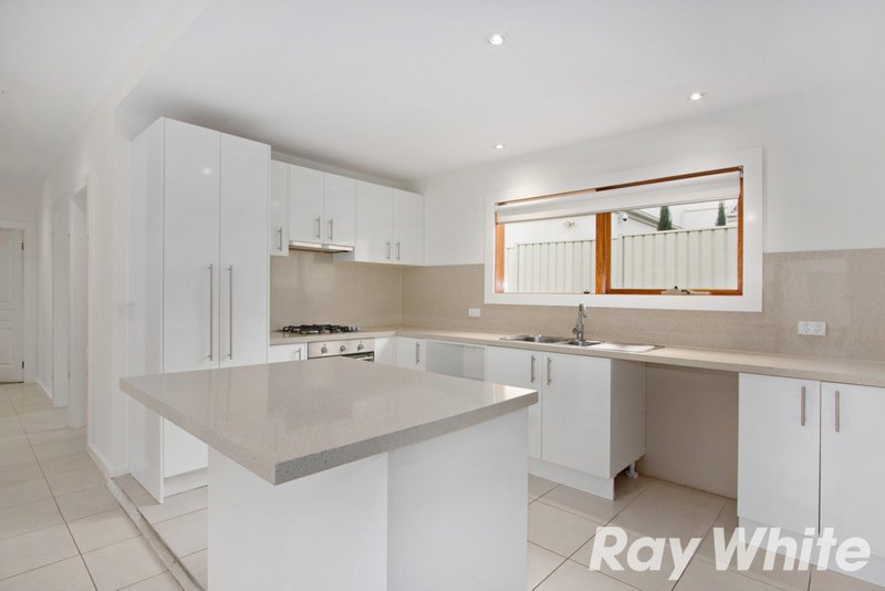 Photo - 6 Shoalhaven Drive, Caroline Springs VIC 3023 - Image 2