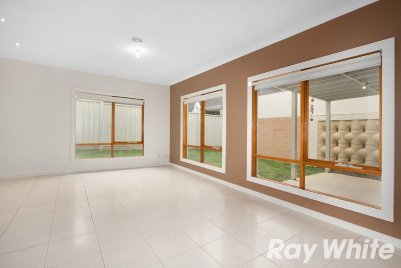 Photo - 6 Shoalhaven Drive, Caroline Springs VIC 3023 - Image 6