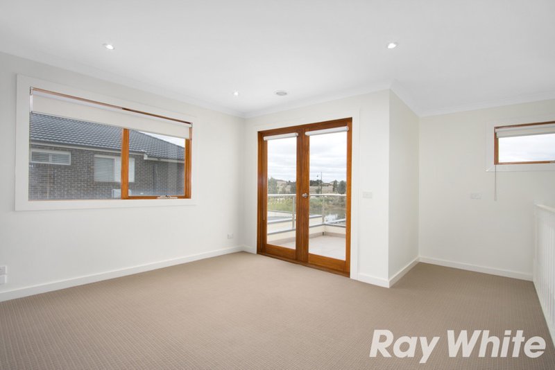 Photo - 6 Shoalhaven Drive, Caroline Springs VIC 3023 - Image 9