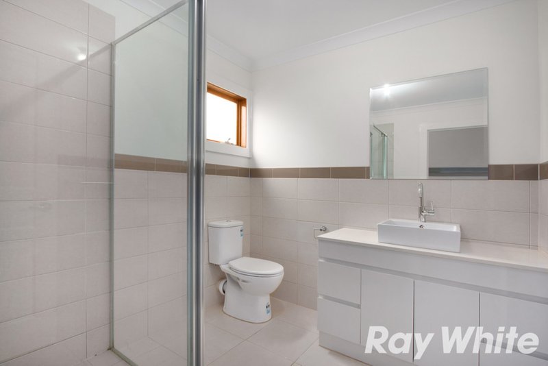 Photo - 6 Shoalhaven Drive, Caroline Springs VIC 3023 - Image 11