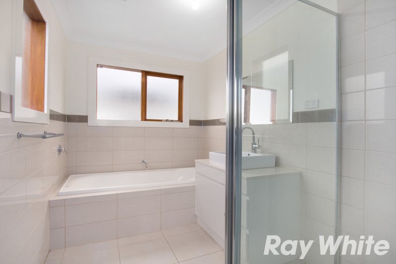 Photo - 6 Shoalhaven Drive, Caroline Springs VIC 3023 - Image 12