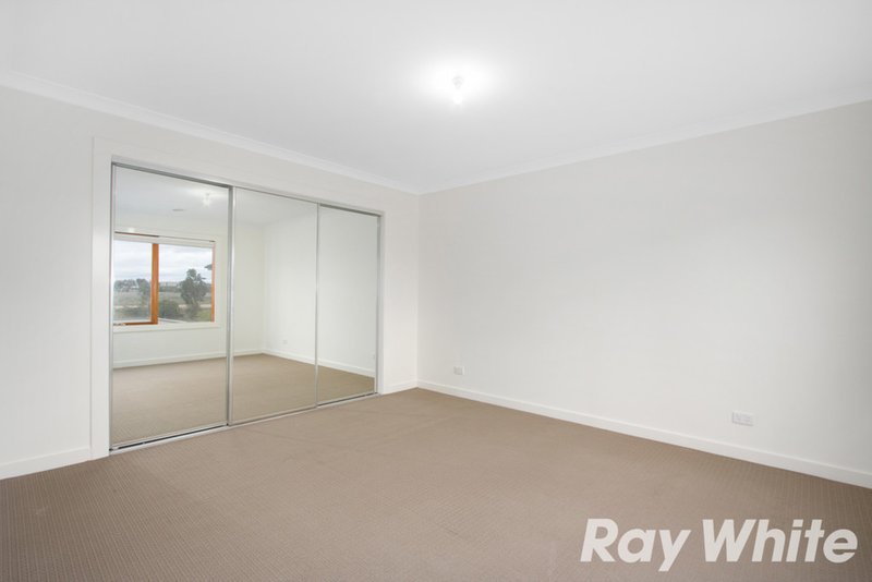 Photo - 6 Shoalhaven Drive, Caroline Springs VIC 3023 - Image 14