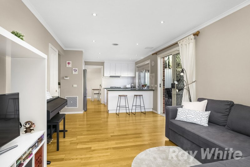 Photo - 6 Silverwood Way, Glen Waverley VIC 3150 - Image 6