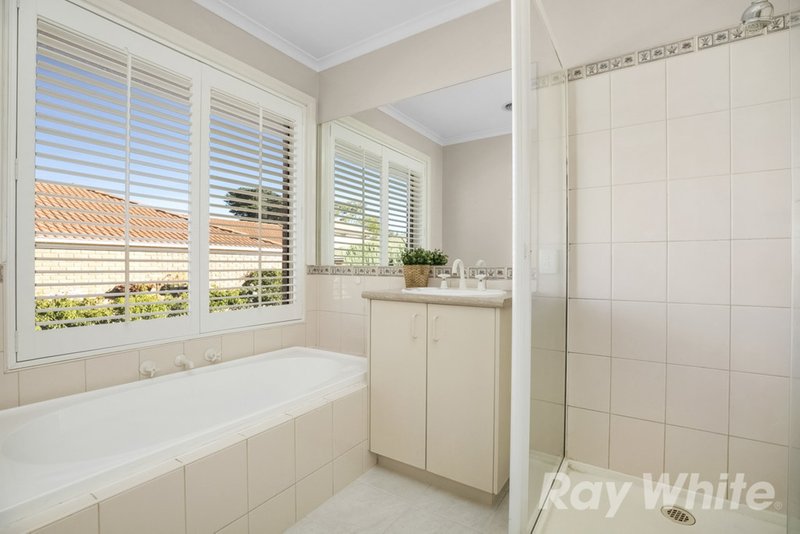 Photo - 6 Silverwood Way, Glen Waverley VIC 3150 - Image 8