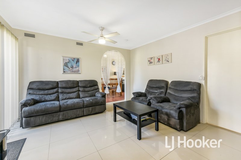 Photo - 6 Sinclair Court, Hampton Park VIC 3976 - Image 3