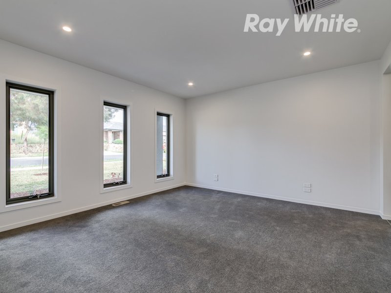 Photo - 6 Sinnott Street, Doreen VIC 3754 - Image 6