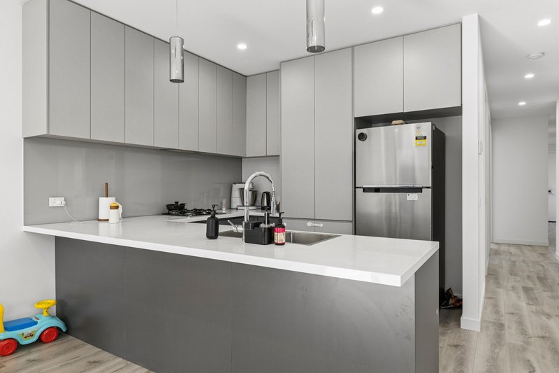 Photo - 6 Sinopia Street, Tarneit VIC 3029 - Image 3