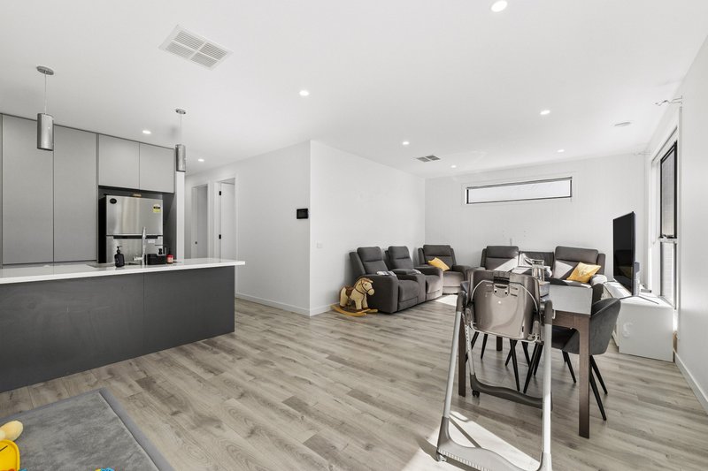 Photo - 6 Sinopia Street, Tarneit VIC 3029 - Image 5