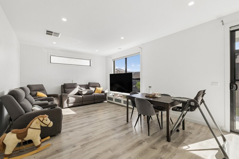 Photo - 6 Sinopia Street, Tarneit VIC 3029 - Image 6