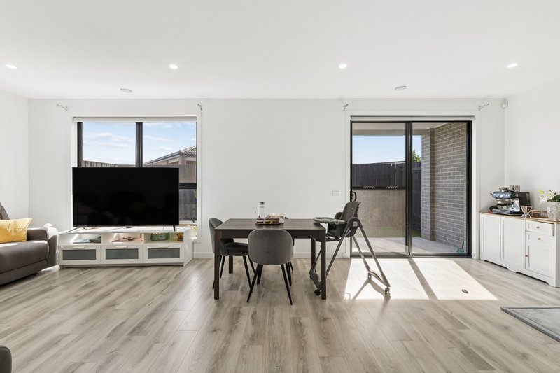 Photo - 6 Sinopia Street, Tarneit VIC 3029 - Image 7