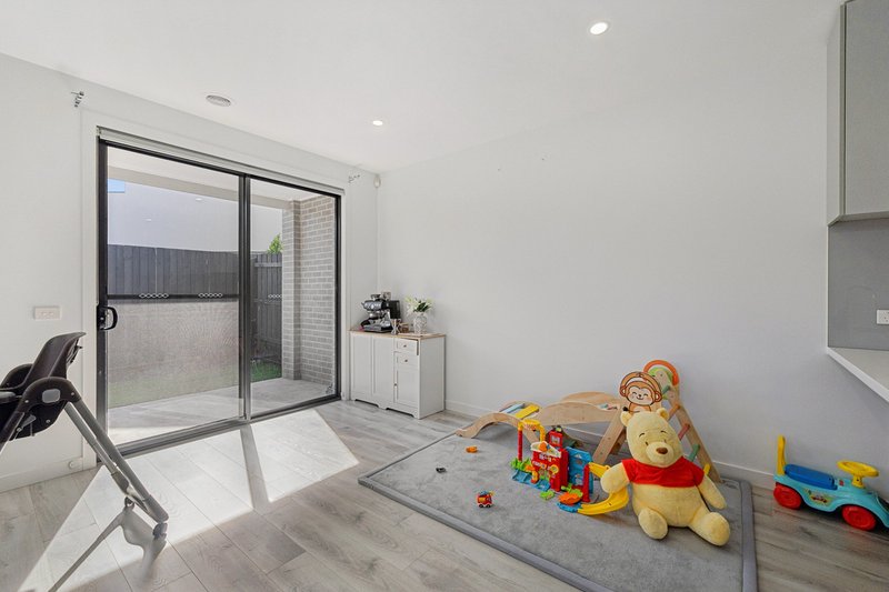 Photo - 6 Sinopia Street, Tarneit VIC 3029 - Image 8