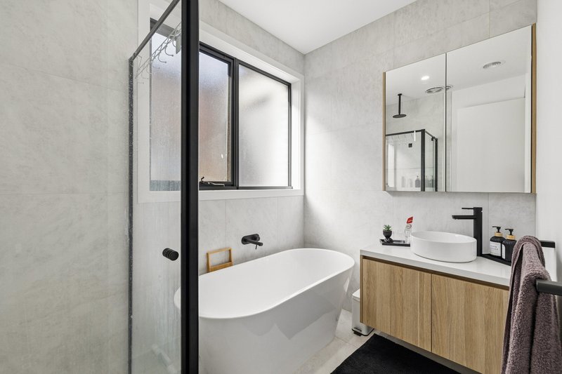 Photo - 6 Sinopia Street, Tarneit VIC 3029 - Image 11