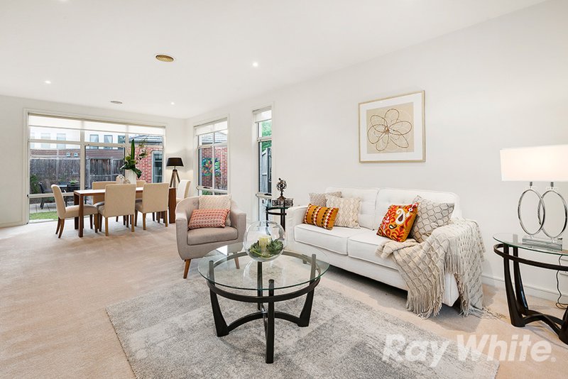 Photo - 6 Sir Kenneth Luke Boulevard, Mulgrave VIC 3170 - Image 2