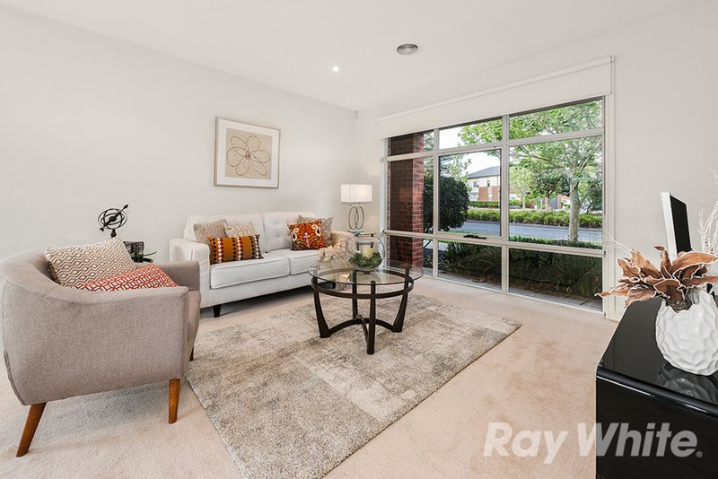 Photo - 6 Sir Kenneth Luke Boulevard, Mulgrave VIC 3170 - Image 4