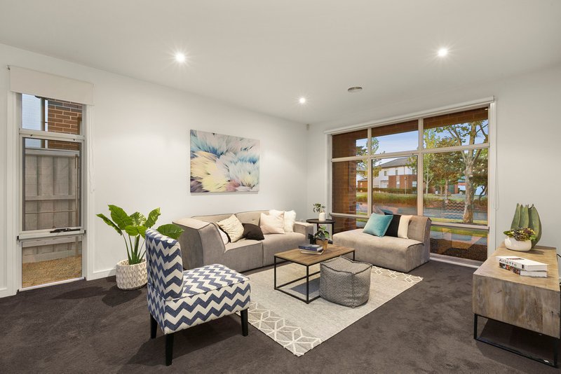 Photo - 6 Sir Kenneth Luke Boulevard, Mulgrave VIC 3170 - Image 3