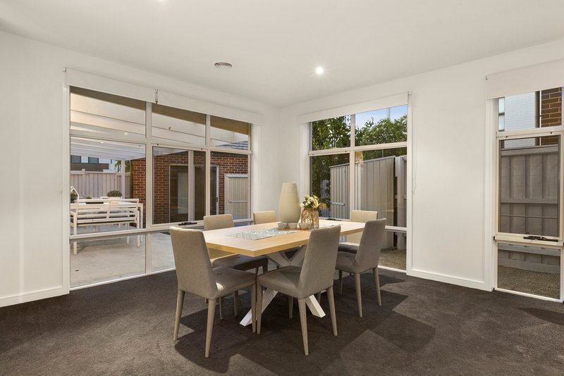 Photo - 6 Sir Kenneth Luke Boulevard, Mulgrave VIC 3170 - Image 6