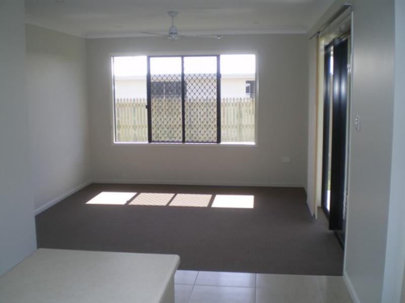 Photo - 6 Skylark Place, Kelso QLD 4815 - Image 3