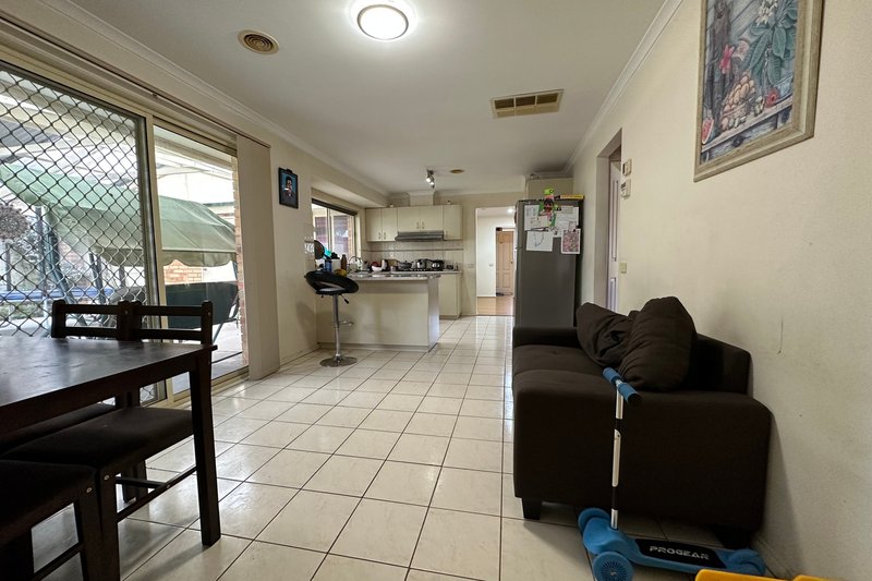 Photo - 6 Slessor Avenue, Lynbrook VIC 3975 - Image 5