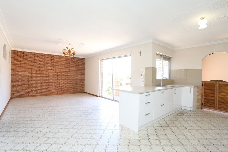 Photo - 6 Smitherson Street, Noranda WA 6062 - Image 3