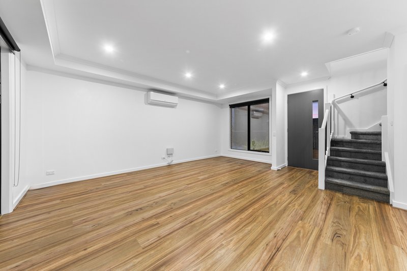 Photo - 6 Sooty Lane, Pakenham VIC 3810 - Image 8