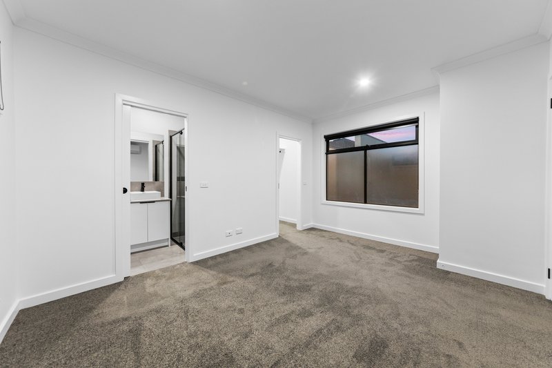 Photo - 6 Sooty Lane, Pakenham VIC 3810 - Image 11