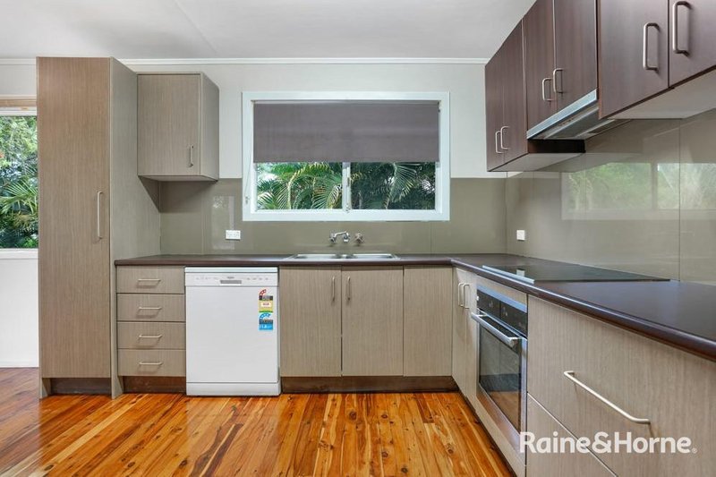 Photo - 6 Squire Street, Toolooa QLD 4680 - Image 2