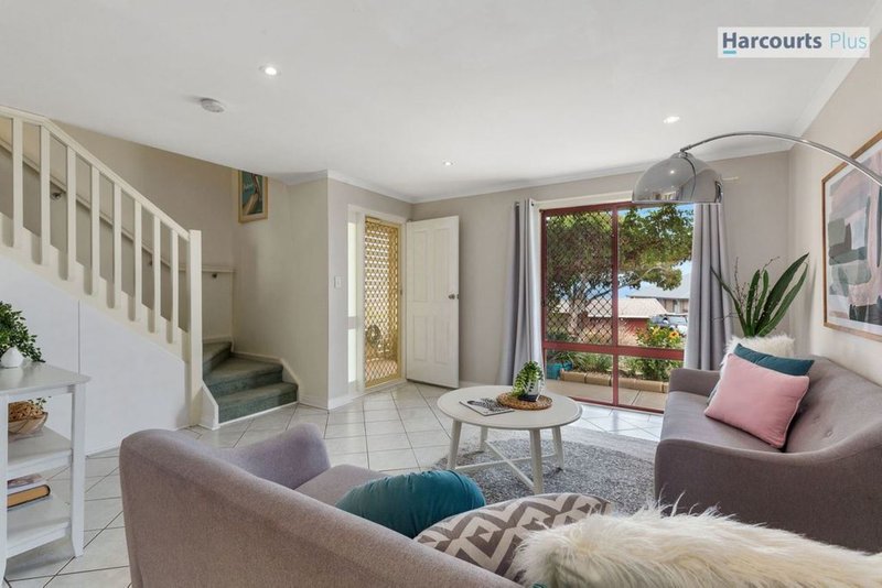 Photo - 6 St Vincents Avenue, Hallett Cove SA 5158 - Image 5