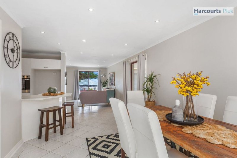 Photo - 6 St Vincents Avenue, Hallett Cove SA 5158 - Image 9