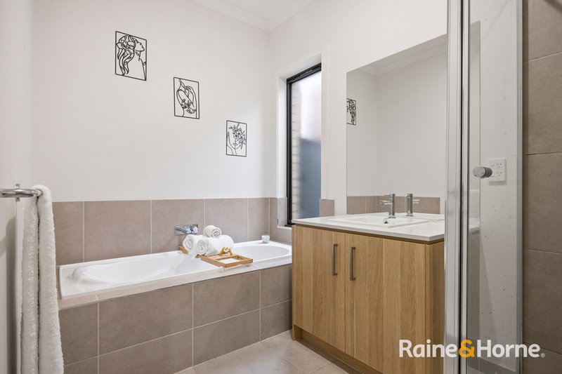 Photo - 6 Stacey Parade, Mount Cottrell VIC 3024 - Image 4
