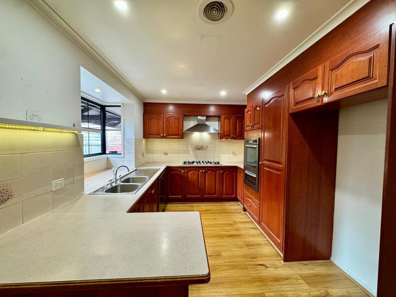 Photo - 6 Steamtrain Close, Sydenham VIC 3037 - Image 6